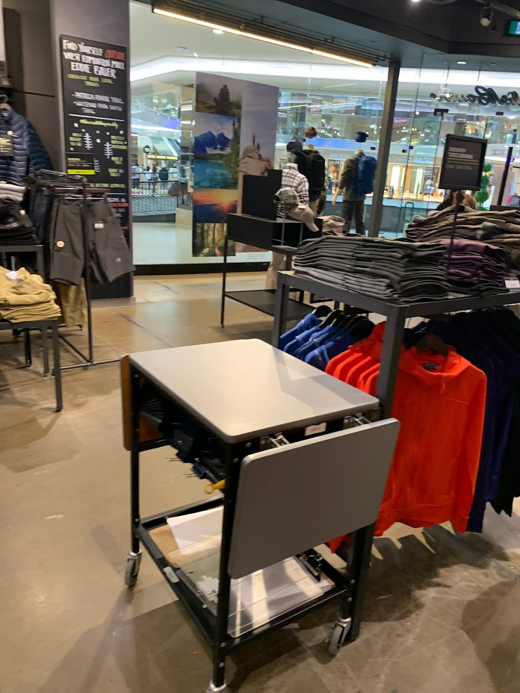 Eddie Bauer | 8770 170 St NW, Edmonton, AB T5T 4M2, Canada | Phone: (780) 444-1440