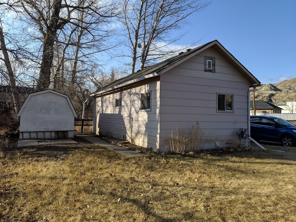 East Coulee Guest House | 110 2 Ave, East Coulee, AB T0J 1B0, Canada | Phone: (403) 822-2124