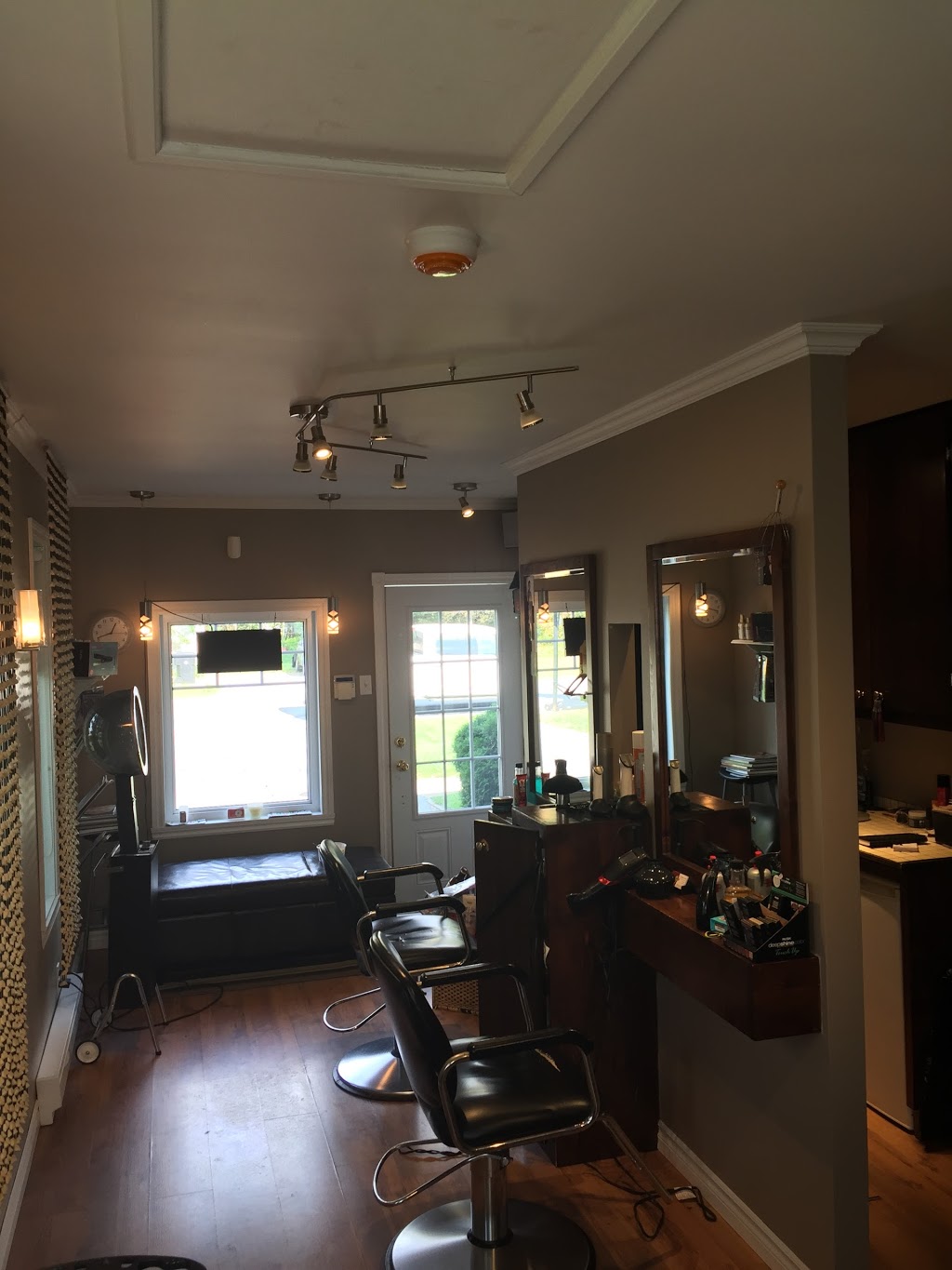 Coiffure beauté 2000 | 1003 Rue de la Cité des Pins, Saint-Lin - Laurentides, QC J5M 2E7, Canada | Phone: (450) 439-8424