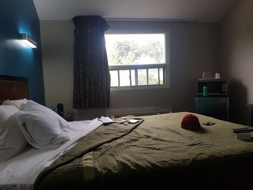 Queensway Motel | 638 The Queensway, Etobicoke, ON M8Y 1K5, Canada | Phone: (416) 252-5821