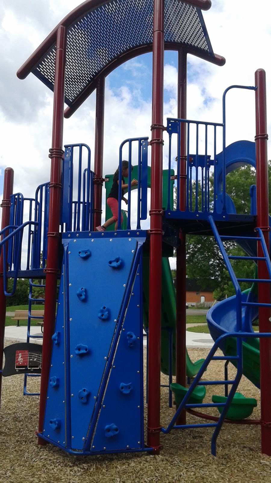 Parc Adrien-Gamache | 2312 Rue Vimont, Longueuil, QC J4L, Canada | Phone: (450) 463-7311