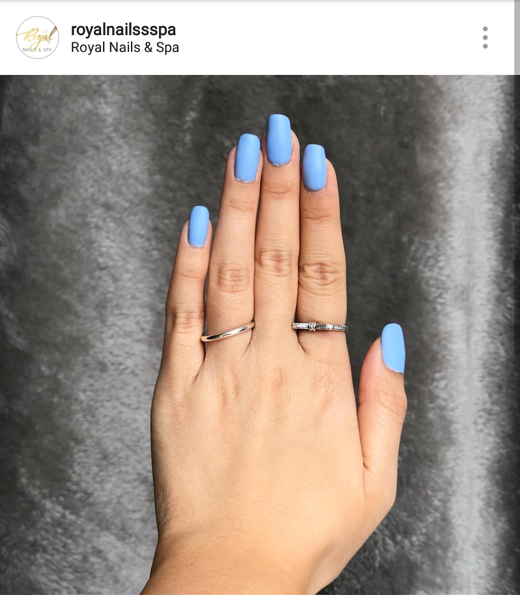 Royal Nails & Spa | 2980 Crosscurrent Dr, Mississauga, ON L5N 7C7, Canada | Phone: (905) 785-9229