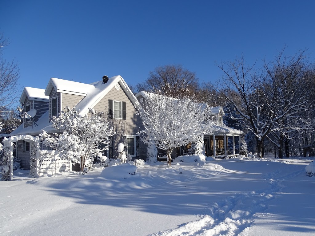 Bluebird Meadows Bed & Breakfast | 6156 Line 4 N, Midland, ON L4R 4K3, Canada | Phone: (705) 835-3334