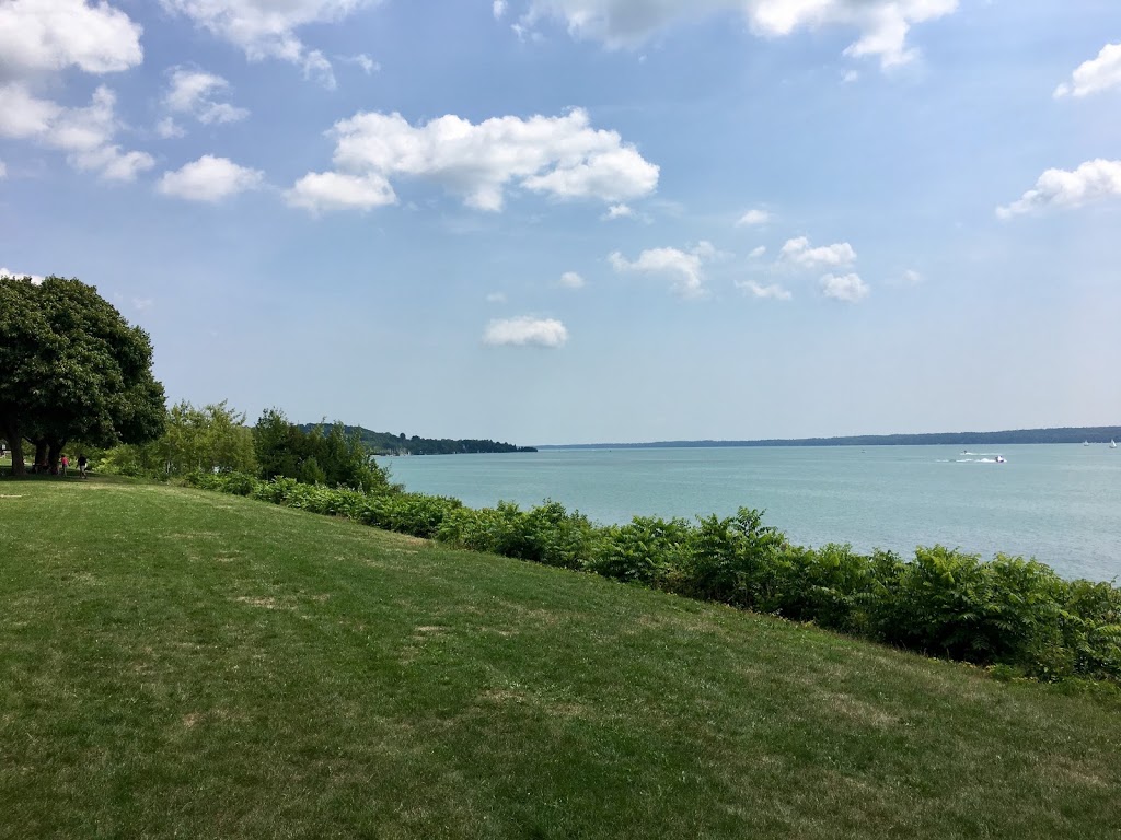 Johnston Beach | 19-47 Kempenfelt Dr, Barrie, ON L4M 1B8, Canada