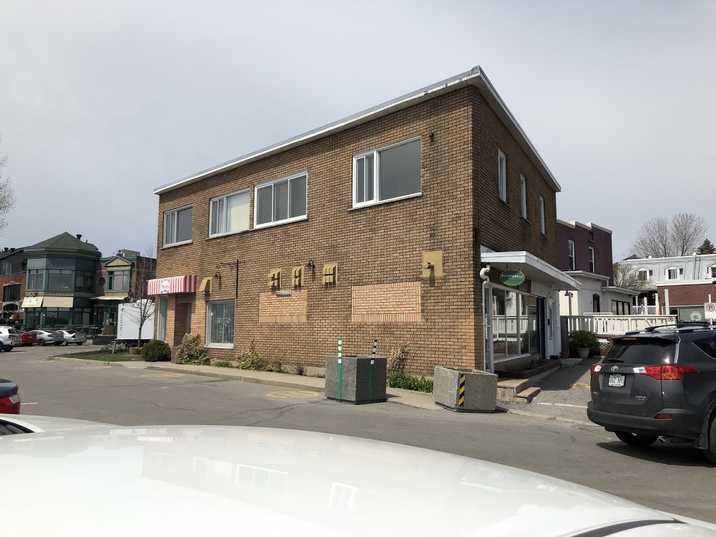 Buanderie St. Anne Laundromat | 2 Rue Lalonde, Sainte-Anne-de-Bellevue, QC H9X 1Z9, Canada | Phone: (514) 577-7151