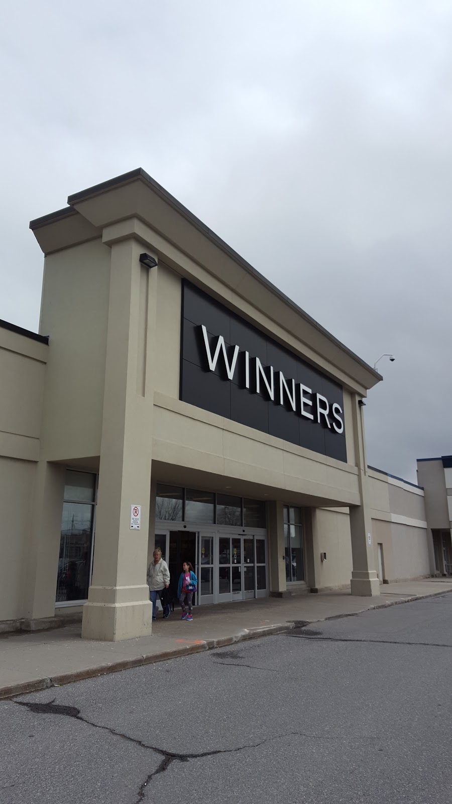 Winners | 1651 Merivale Rd, Nepean, ON K2G 3K2, Canada | Phone: (613) 226-3574
