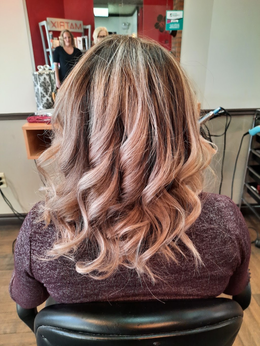 Salon Le Capricorne | 816 Boul. Sainte-Geneviève, Chicoutimi, QC G7G 2E8, Canada | Phone: (418) 696-4000