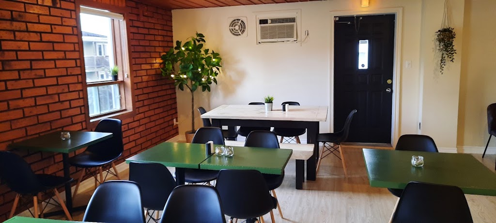 KWE Café & Auberge | 1912 Rue Principale, Pohénégamook, QC G0L 1J0, Canada | Phone: (418) 859-2706
