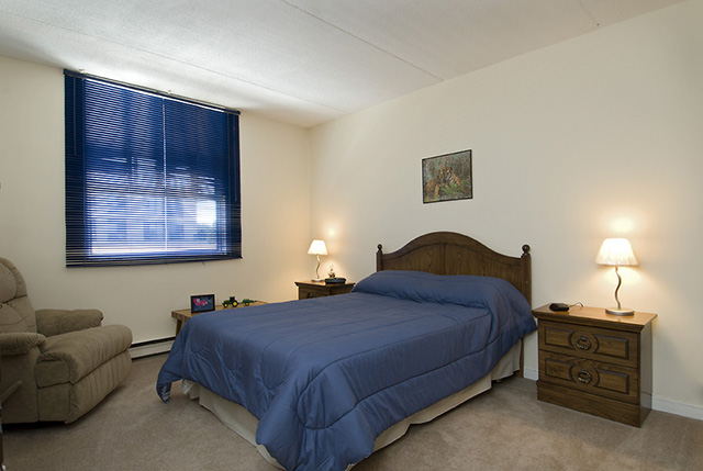 Valleyview Apartments | 26 Lorne Ave, Newmarket, ON L3Y 5G4, Canada | Phone: (905) 898-7863