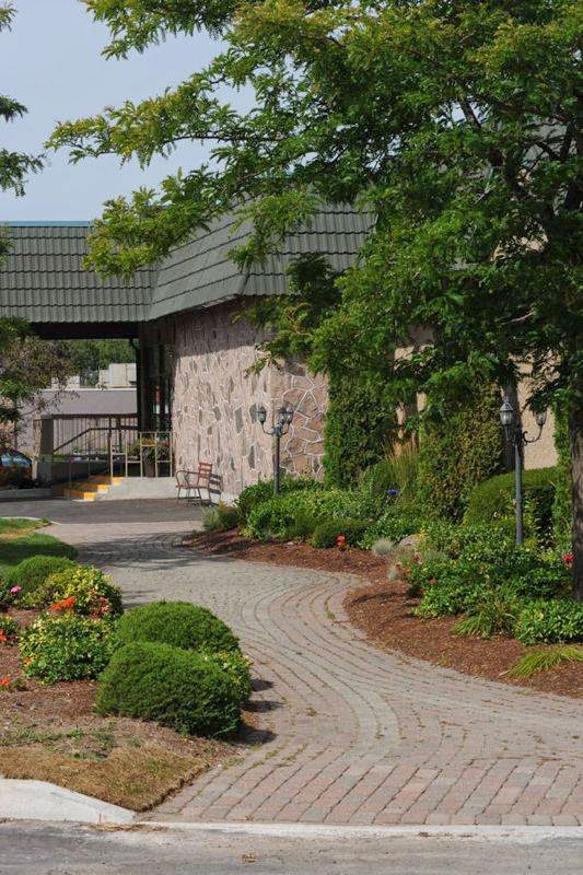 Applewood Retirement Residence | 1500 Lansdowne St, Peterborough, ON K9J 2A2, Canada | Phone: (705) 749-1500