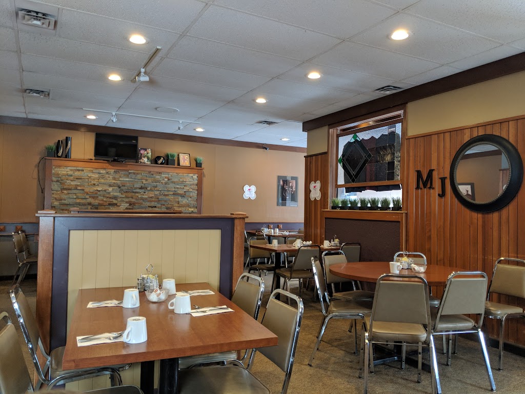 MJs Kafé | 408 Main St, Steinbach, MB R5G 1Z5, Canada | Phone: (204) 326-2224