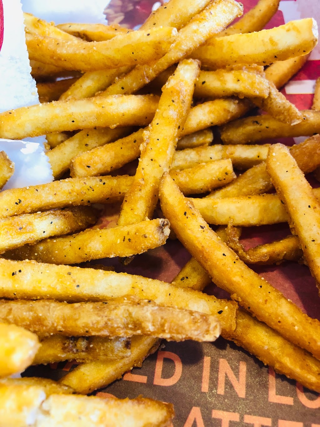 Popeyes Louisiana Kitchen | 2854 Howard Ave, Windsor, ON N8X 3Y5, Canada | Phone: (519) 250-6886