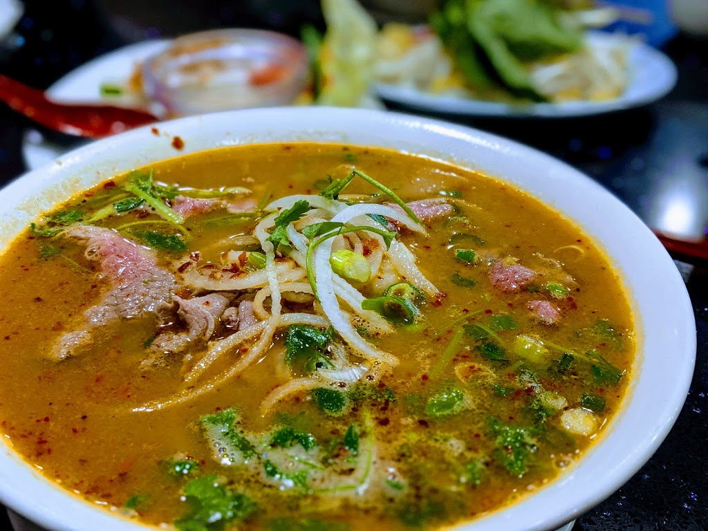 Pho Song Huong Vietnamese Restaurant | 12929 97 St NW, Edmonton, AB T5E 4C2, Canada | Phone: (780) 478-1557