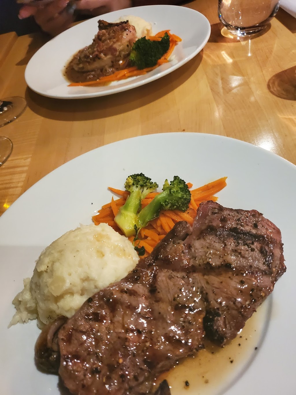 Wildfire Grill House | 7429 Lundys Ln, Niagara Falls, ON L2H 1G9, Canada | Phone: (289) 296-4644