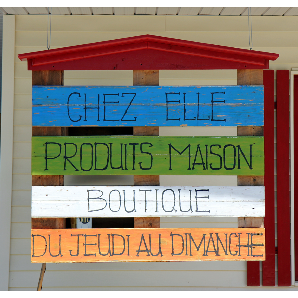 Chez Elle | 2350 Ave Principale, Saint-Élie-de-Caxton, QC G0X 2N0, Canada | Phone: (819) 221-2741