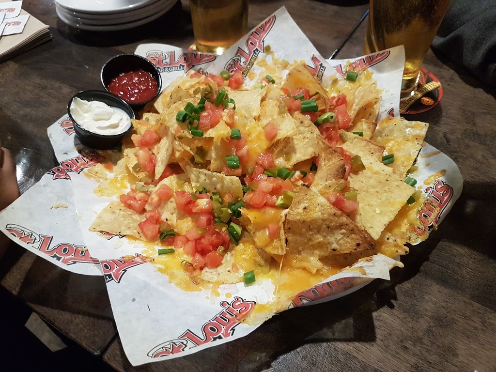 St. Louis Bar & Grill | 301 Queen St S #1, Bolton, ON L7E 2B1, Canada | Phone: (905) 857-6555