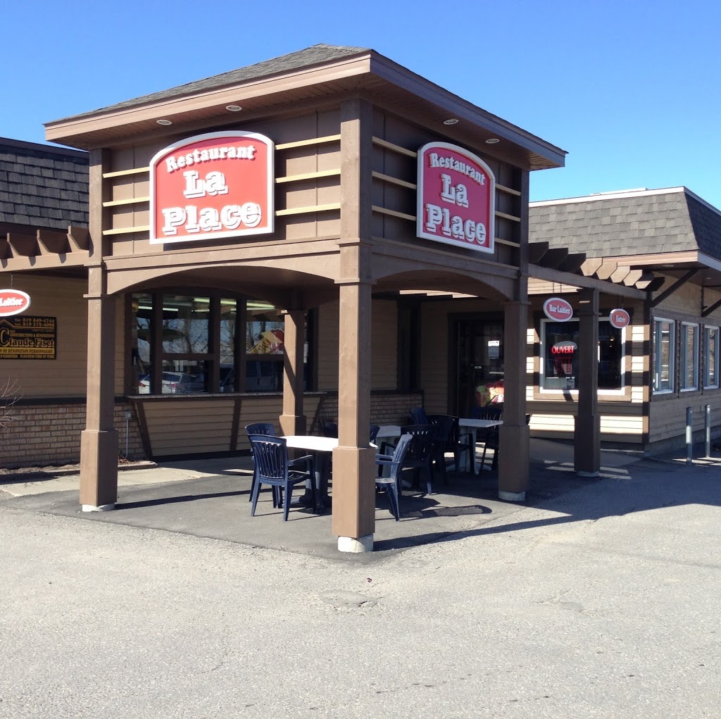 Restaurant La Place | 20 St Jacques S, Coaticook, QC J1A 2N7, Canada | Phone: (819) 849-6123