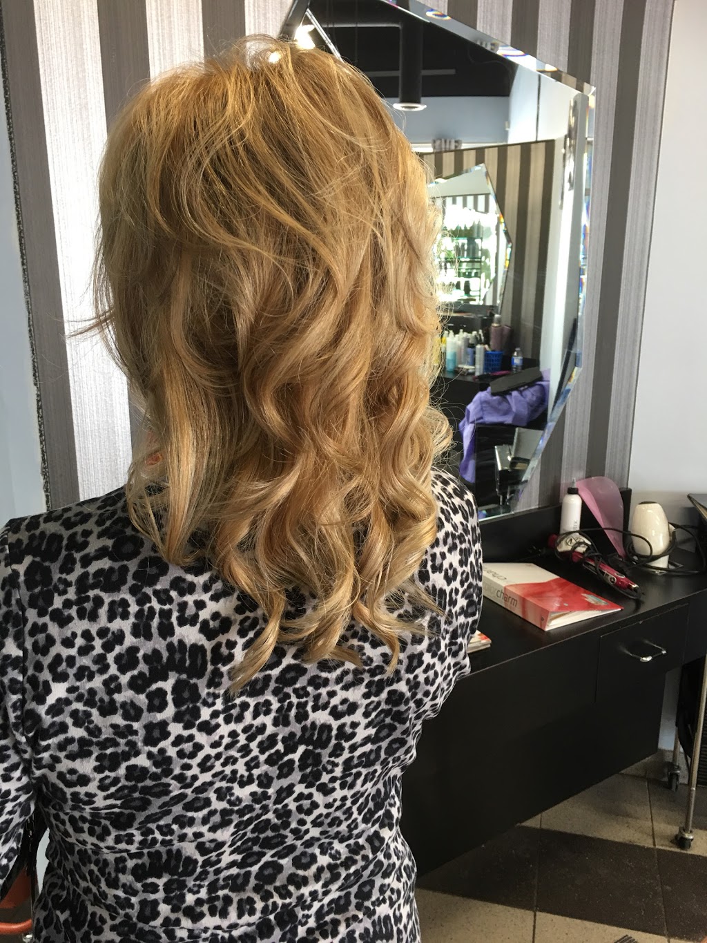 Lis Beauty Salon | 2300 John St #19, Thornhill, ON L3T 6G7, Canada | Phone: (647) 989-7778