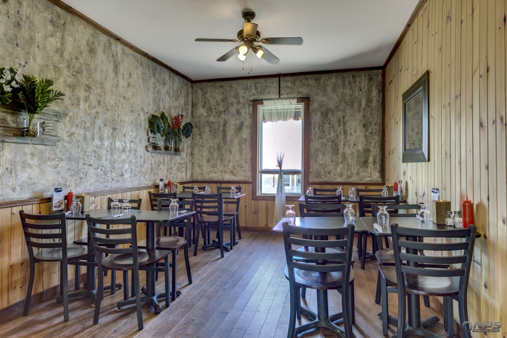 Auberge le Vieux Manoir Mont Mégantic | 11 Rue Principale E, Notre-Dame-des-Bois, QC J0B 2E0, Canada | Phone: (819) 235-8989