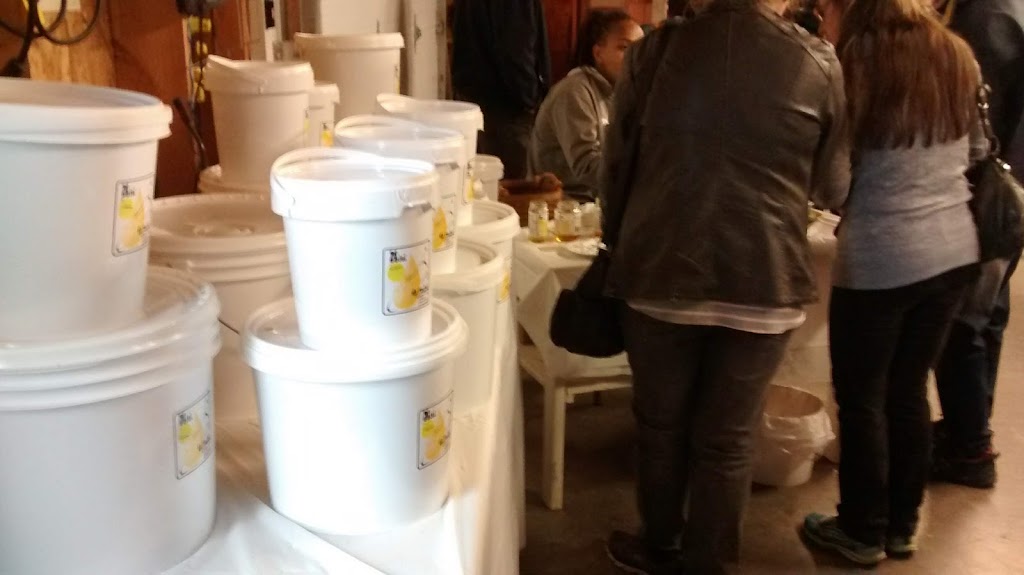 Les Miel Boivins | 39 2e Rang, Warwick, QC J0A 1M0, Canada | Phone: (819) 358-5338