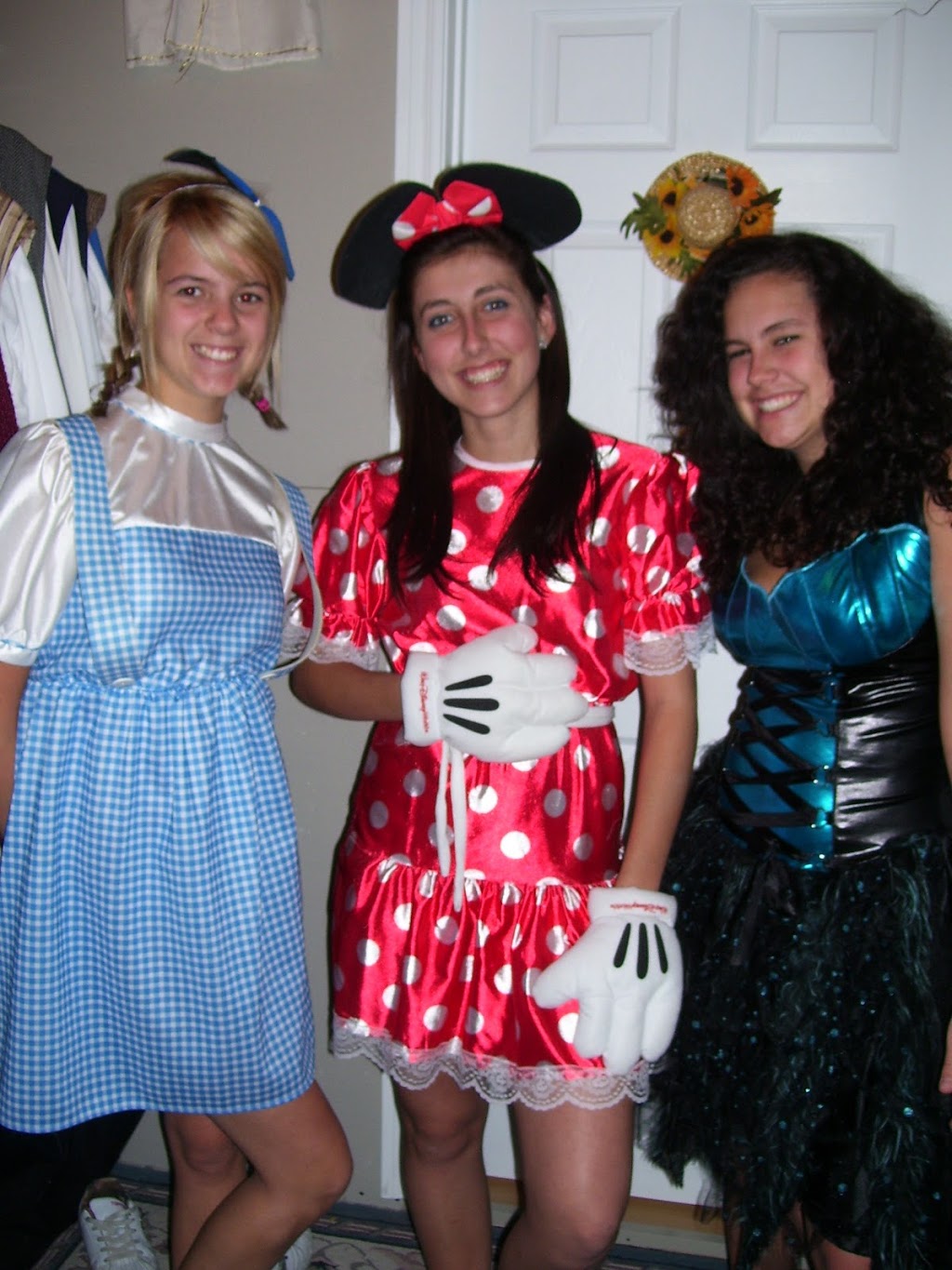 Costumes Céline | 32 Rue Bernard, Saint-Basile-le-Grand, QC J3N 1N5, Canada | Phone: (450) 723-0559