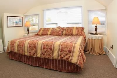 Between Friends Bed and Breakfast | 1916 Arbutus St, Vancouver, BC V6J 3X7, Canada | Phone: (604) 734-5082