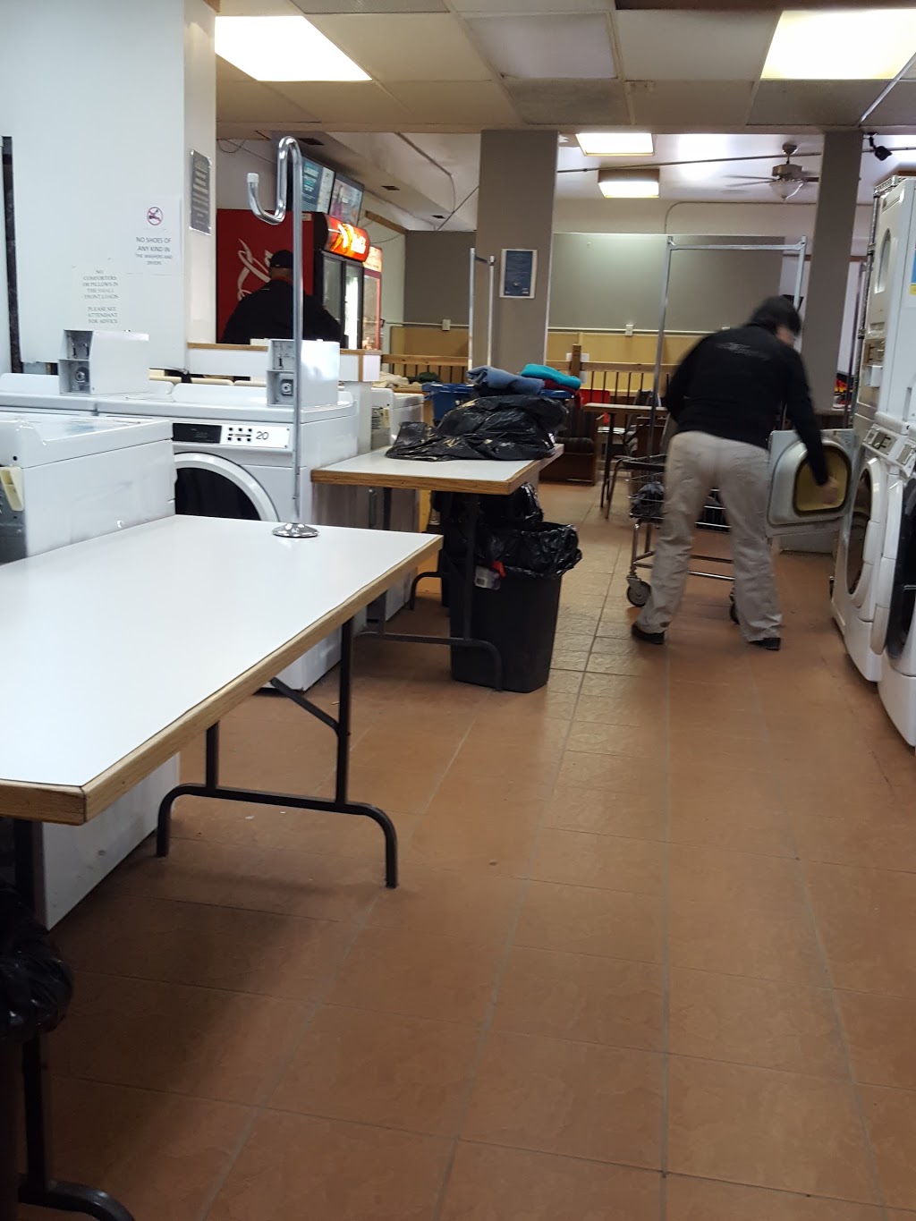 Marion Plaza Laundry | 208 Marion St, Winnipeg, MB R2H 0T6, Canada | Phone: (204) 237-7223