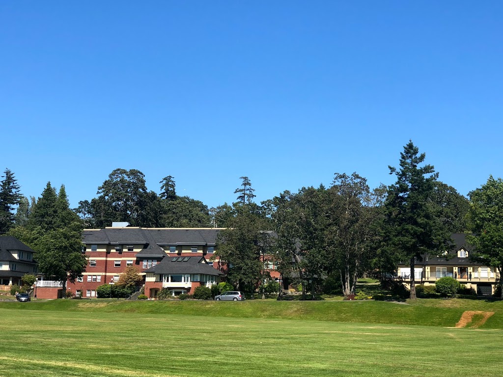 St. Michaels University School | 3400 Richmond Rd, Victoria, BC V8P 4P5, Canada | Phone: (250) 592-2411