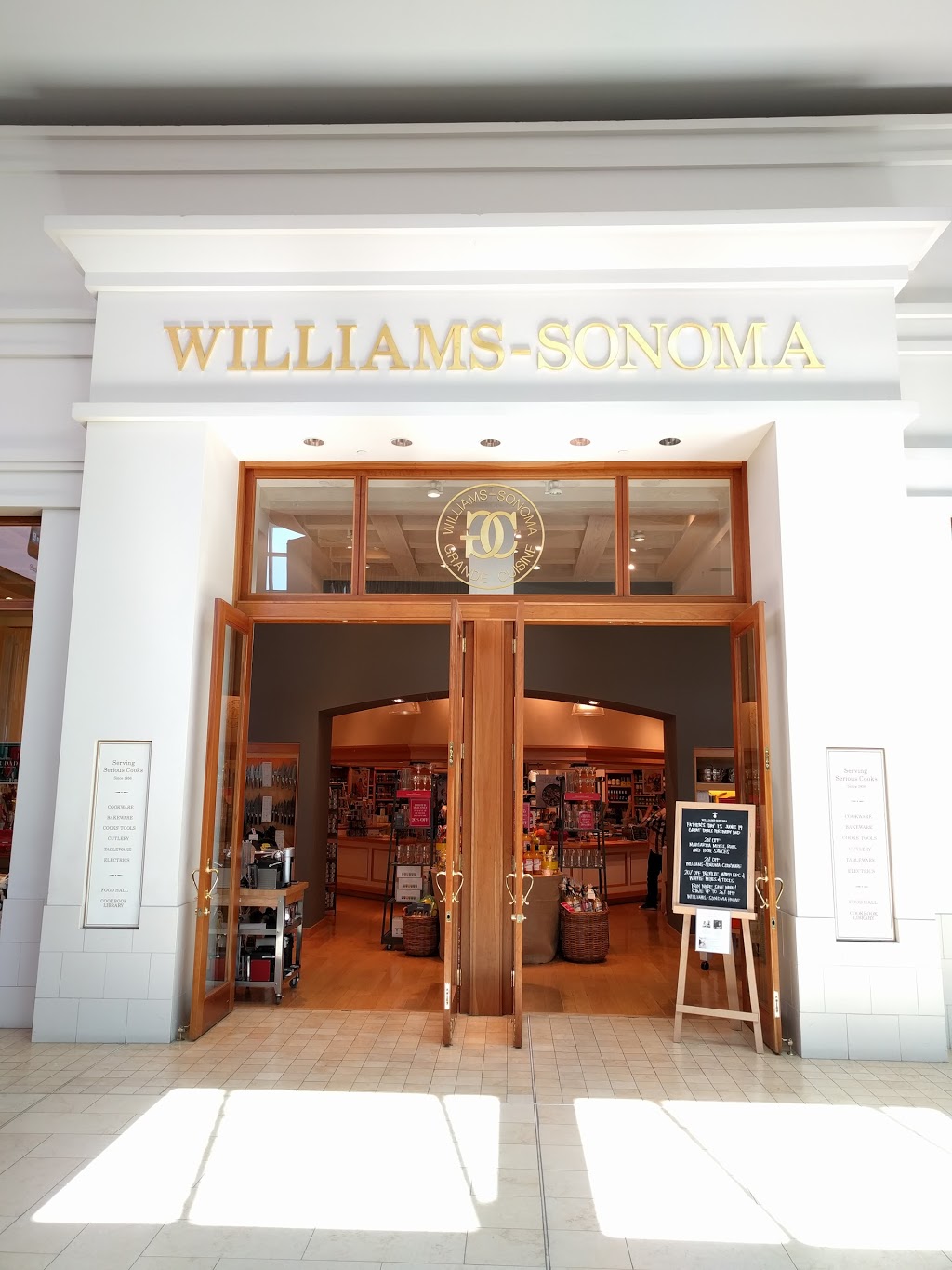 Williams-Sonoma | 3401 Dufferin St, North York, ON M6A 2T9, Canada | Phone: (416) 789-1904