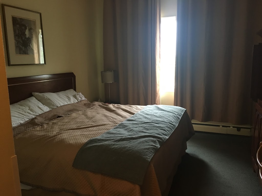 Auberge De LAeroport | 580 Avenue Michel Jasmin, Dorval, QC H9P 1C5, Canada | Phone: (514) 828-5080