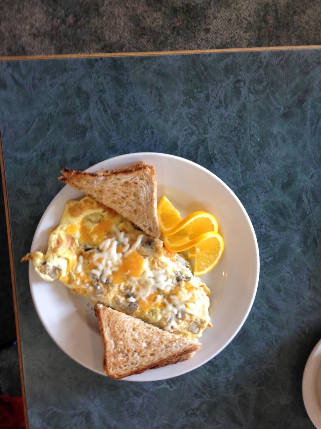 Dare Garden Restaurant | 36042 MB-12, Grand Marais, MB R0E 0T0, Canada | Phone: (204) 754-2266