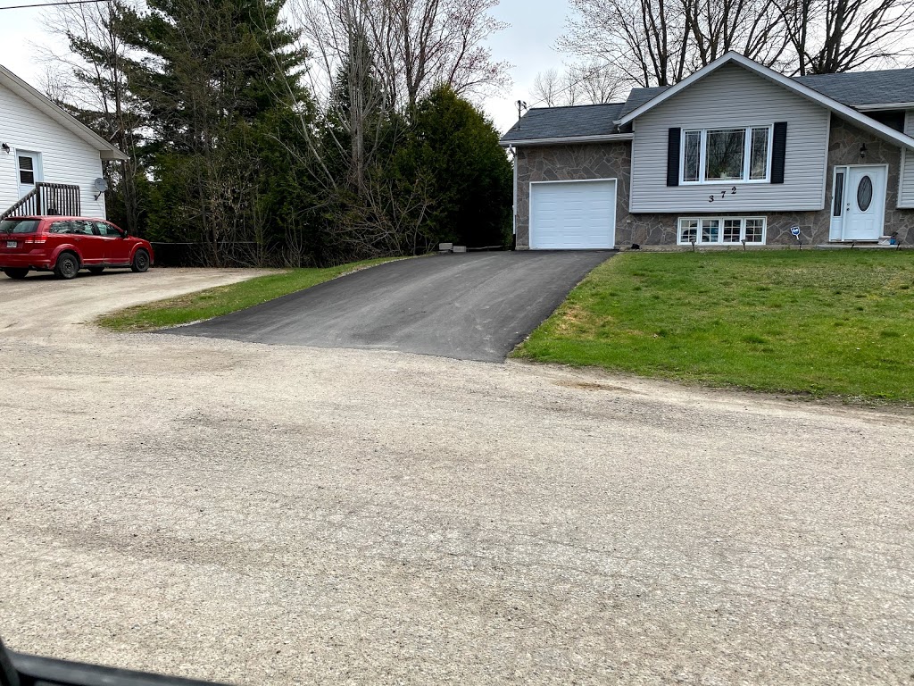 Ed Seguin & Sons Trucking & Paving Ltd | 106 Bay St, Sturgeon Falls, ON P2B 3M5, Canada | Phone: (705) 753-4252