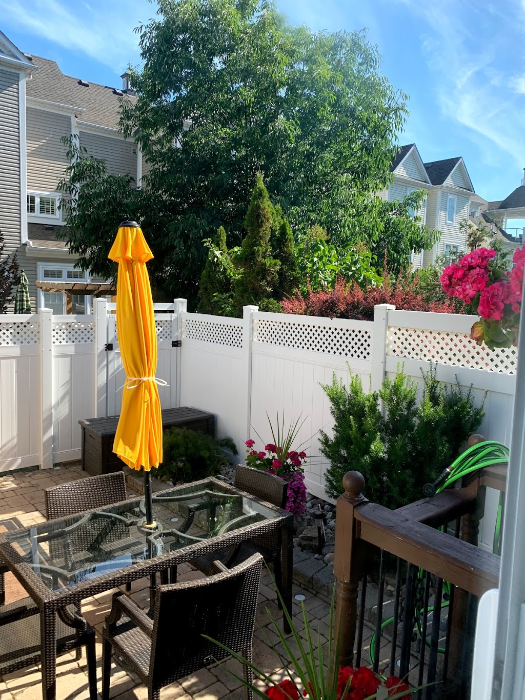 Modern Decks & Vinyl Fences | 230 High St, Bowmanville, ON L1C 5G1, Canada | Phone: (416) 399-3163
