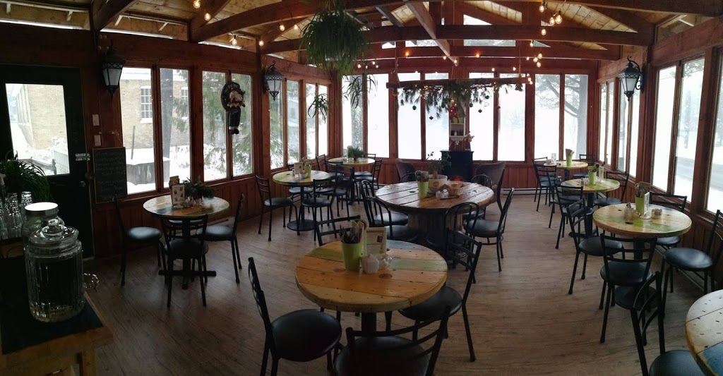Café OMarguerites | 12 Chemin de Ste Marguerite, Sainte-Marguerite-du-Lac-Masson, QC J0T 1L0, Canada | Phone: (450) 228-4888