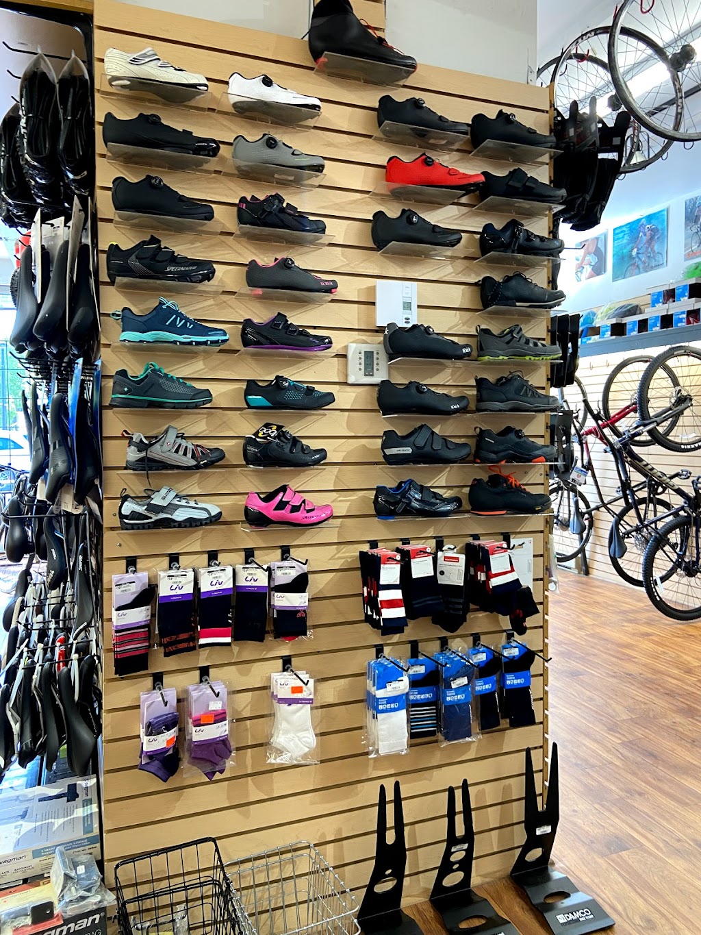 Cycles Anjou | 8688 Av. Chaumont, Montréal, QC H1K 1N6, Canada | Phone: (514) 352-9280