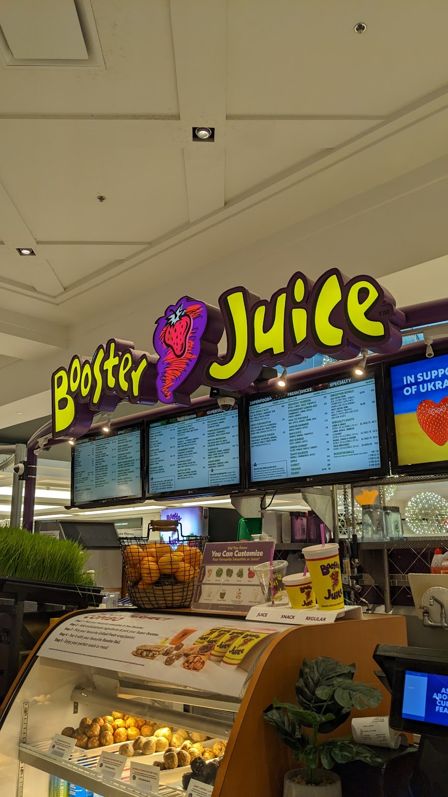 Booster Juice | 1200 St. Laurent Blvd Z016, Ottawa, ON K1K 3B8, Canada | Phone: (613) 842-8511