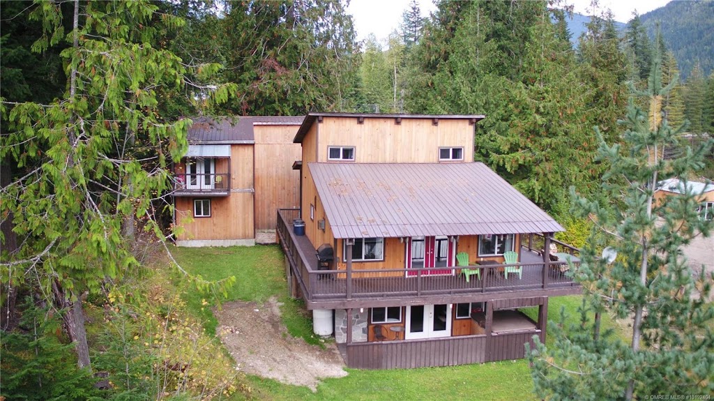 Top Hat Terrace Vacation Rental | 8323 Trans Canada Highway, Revelstoke, BC V0E 2S0, Canada | Phone: (855) 728-5288