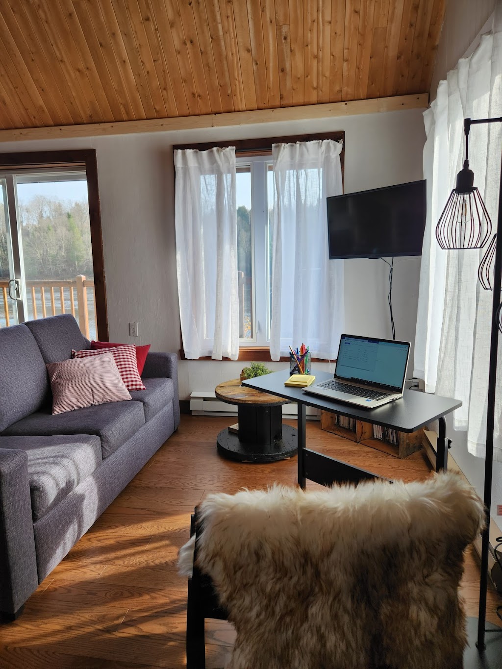 Chalet locatif lApéro des Chutes | 108 Rte de la Chute du Huit, Notre-Dame-de-Montauban, QC G0A 3T0, Canada | Phone: (418) 284-4151