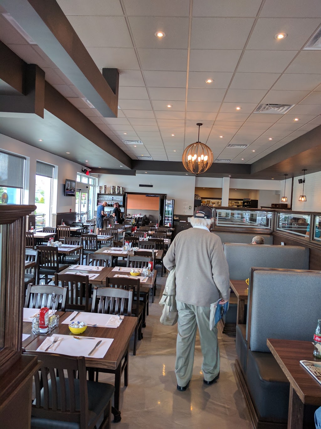 Le Ptit Réveil - La Ptite Soirée | 311 Boulevard de la Marine, Varennes, QC J3X 1Z4, Canada | Phone: (450) 985-1269