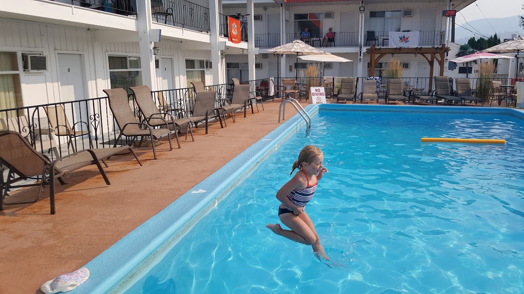Riverside Motel | 110 Riverside Dr, Penticton, BC V2A 5Y4, Canada | Phone: (250) 492-2615