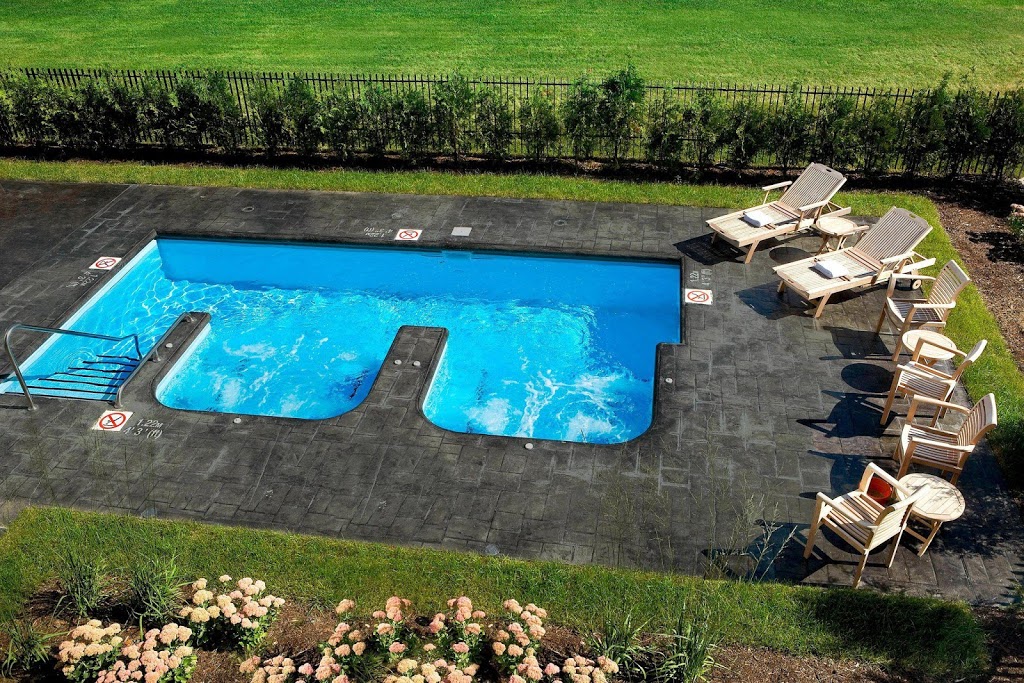 Four Points by Sheraton Lévis Convention Centre | 5800 Rue J.-B.- Michaud, Lévis, QC G6V 0B3, Canada | Phone: (418) 838-0025