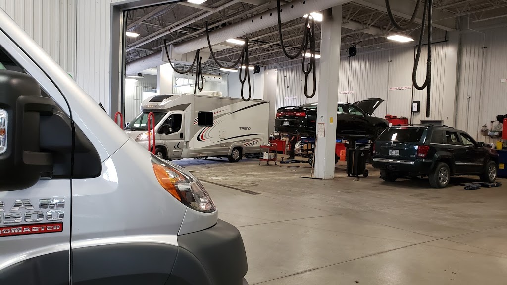 Boucherville Chrysler | 1561 Rue Ampère, Boucherville, QC J4B 5Z5, Canada | Phone: (888) 894-7852