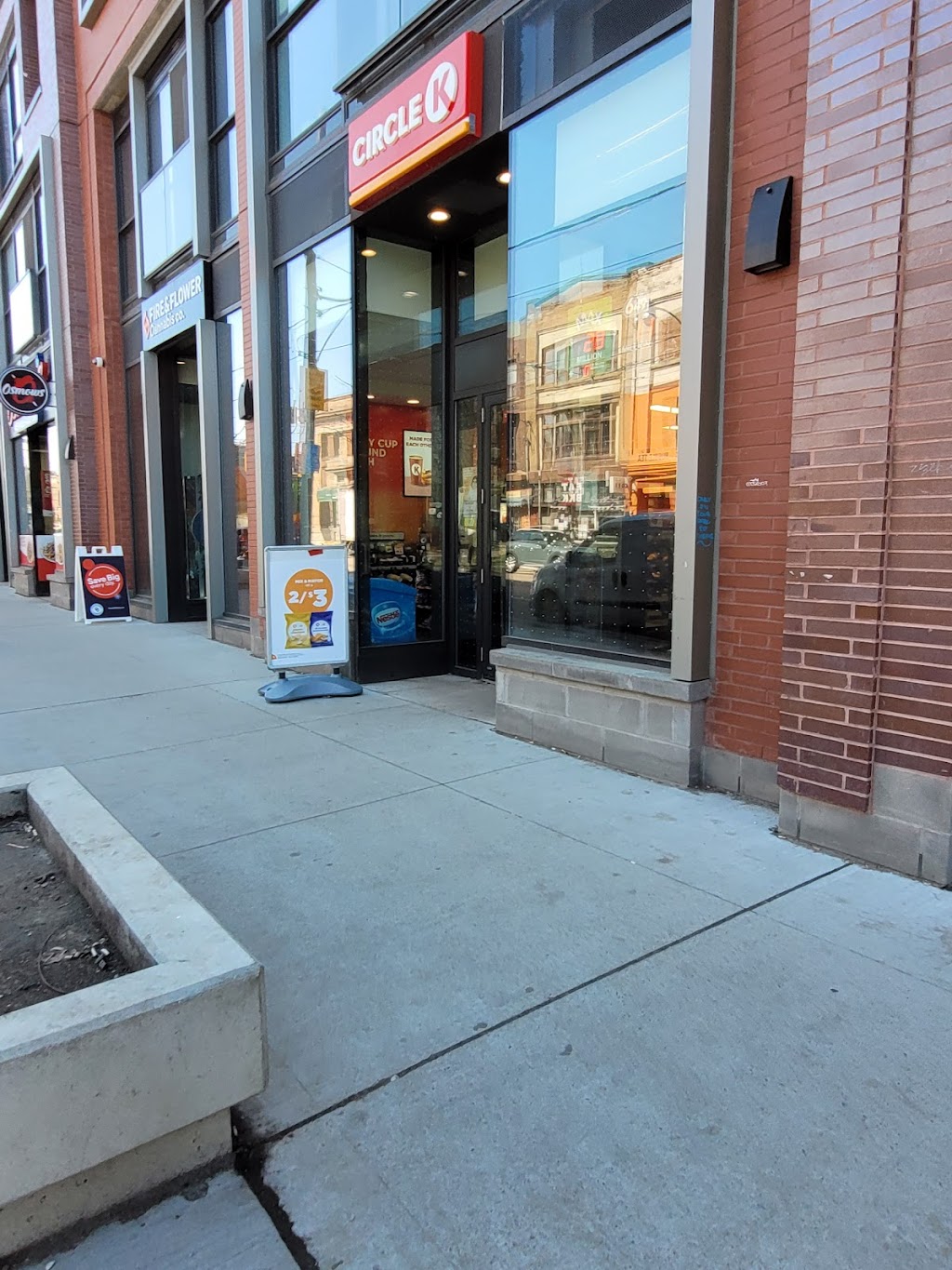 Circle K | 875 Queen St E, Toronto, ON M4M 1J2, Canada | Phone: (416) 945-0168