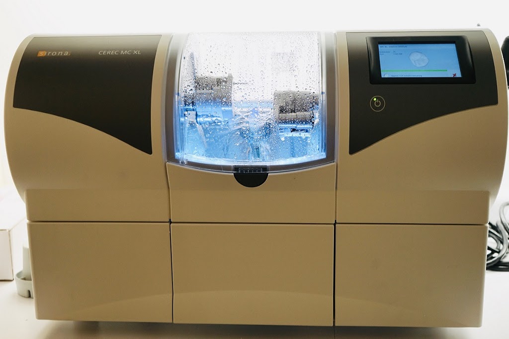 Crystal Dental Centre | 790 Bay St #1012, Toronto, ON M5G 1N8, Canada | Phone: (416) 969-8878