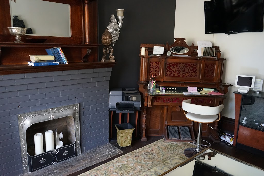 The Avalon Tourist Suites | 574 Sherbourne St, Toronto, ON M4X 1L3, Canada | Phone: (416) 833-6431