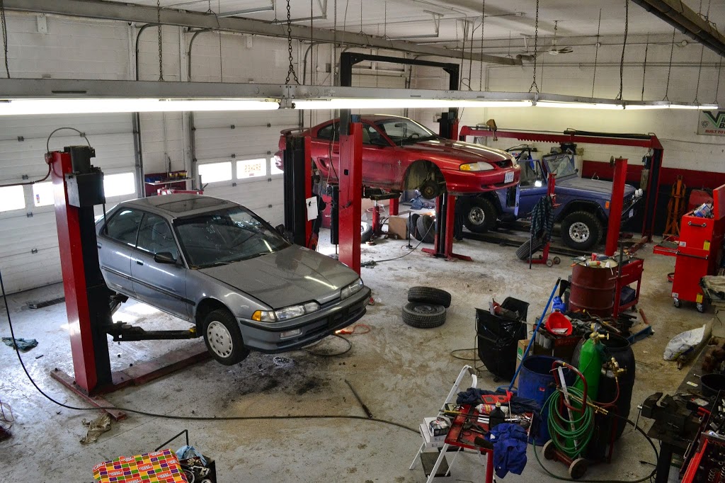 Daves Garage | 70 Industrial Pkwy S, Aurora, ON L4G 3V6, Canada | Phone: (905) 841-6041