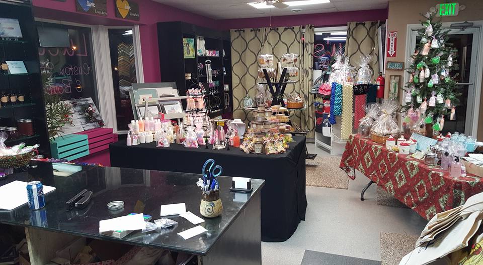 Lulus Custom Framing and Boutique | 1326 Michigan Ave, Marysville, MI 48040, USA | Phone: (810) 824-3406