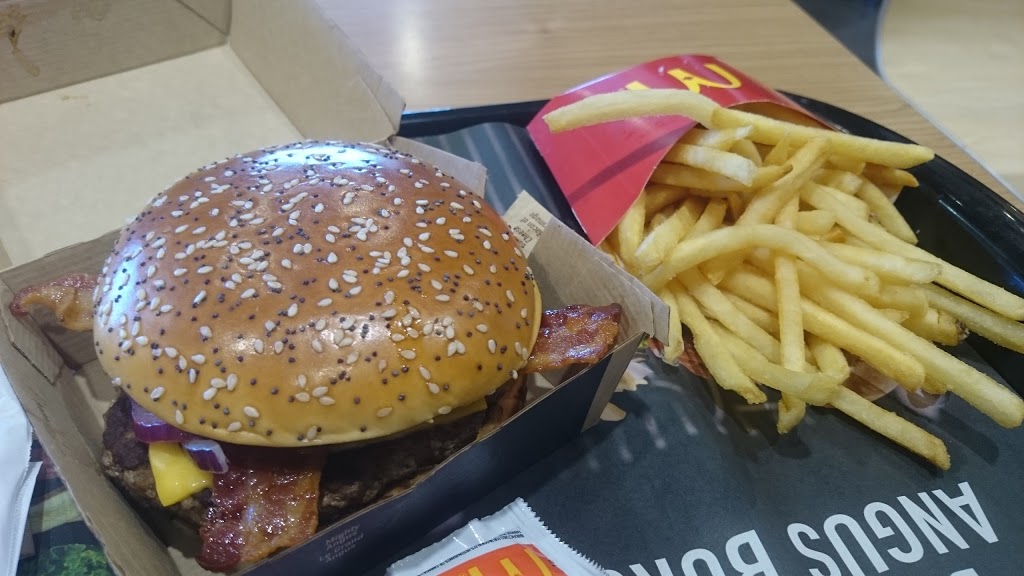 McDonalds | 300 Taylor Rd, Niagara-on-the-Lake, ON L0S 1J0, Canada | Phone: (905) 685-8371
