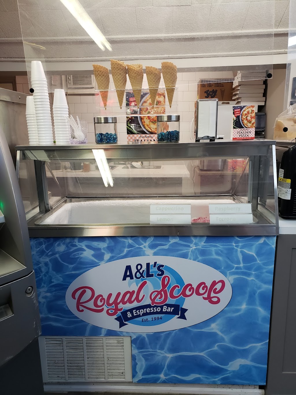 A&Ls Royal Scoop | 691 River Rd E, Wasaga Beach, ON L9Z 2M3, Canada | Phone: (416) 315-0286