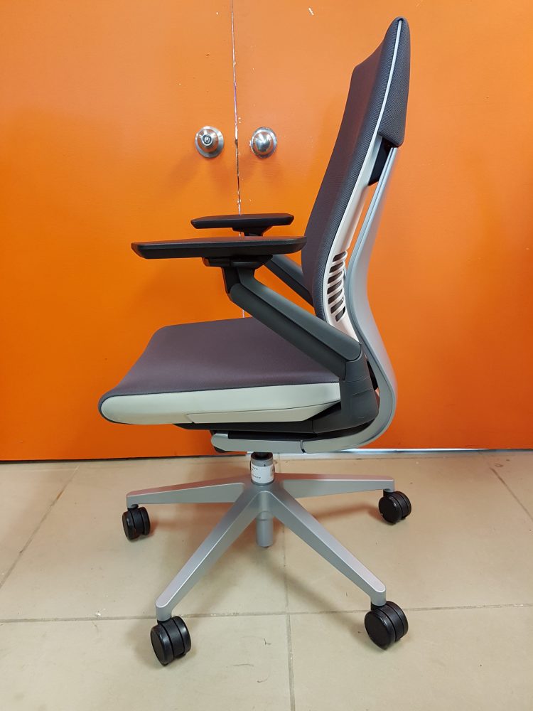 Track Office Furniture 4884 Dufferin St, North York, ON M3H 5S9, Canada